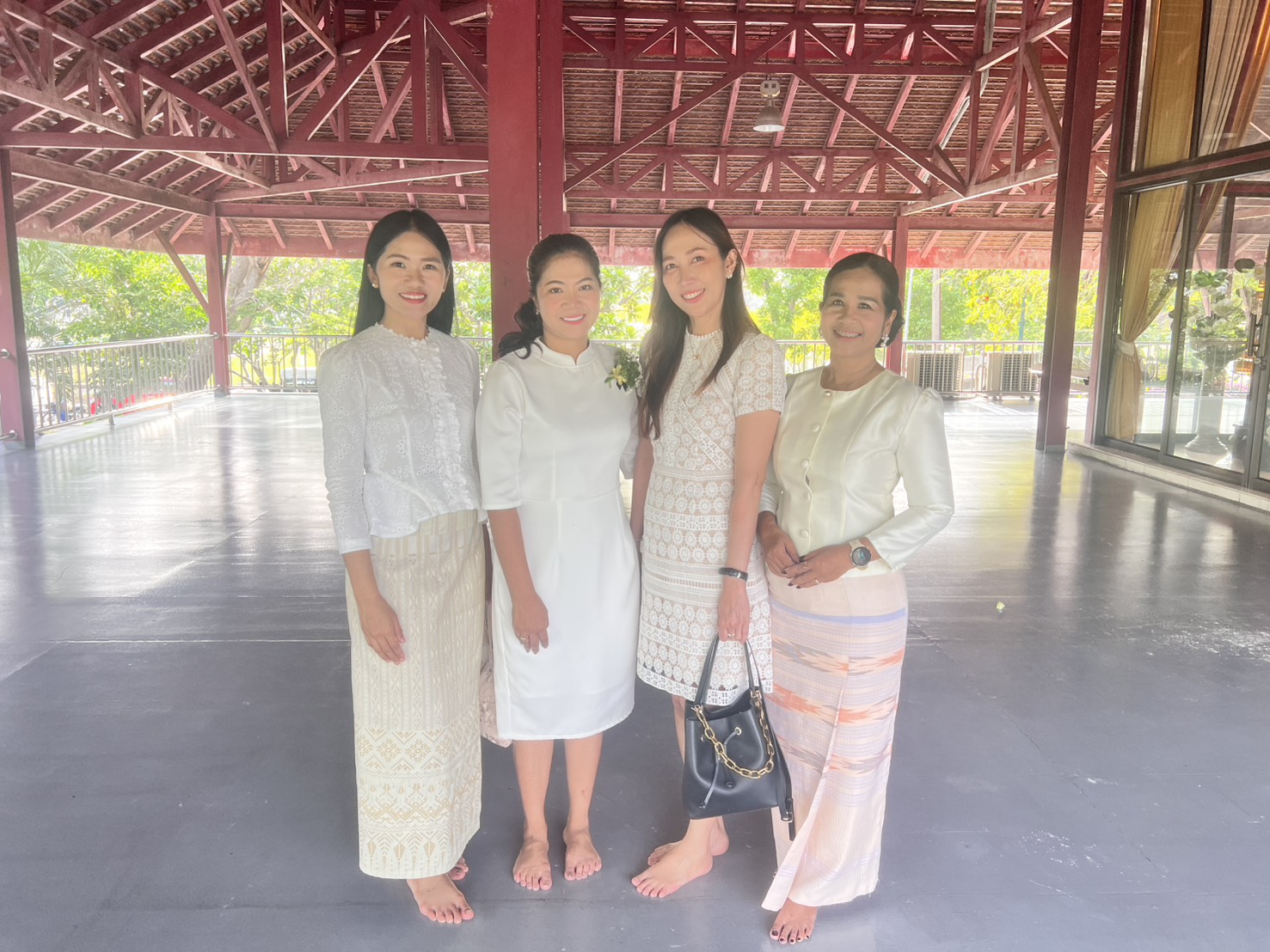 title - ปฏิรูปที่ดินจังหวัดเพชรบุรี พร้อมด้วย เจ้าหน้าที่ ส.ป.ก.เพชรบุรี ร่วมโครงการพัฒนาบุคลากรเพื่อเพิ่มประสิทธิภาพการดำเนินงานด้านศิลปหัตถกรรม กิจกรรมไหว้ครูช่าง ณ ชั้น 2 อาคารพระมิ่งขวัญ ศูนย์ส่งเสริมและพัฒนาอาชีพเสริมนอกภาคการเกษตร ตำบลช้างใหญ่ อำเภอบางไทร จังหวัดพระนครศรีอยุธยา